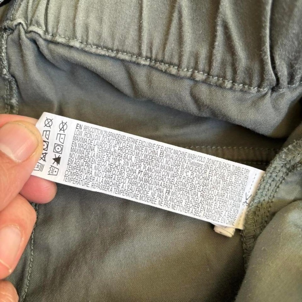 green Forever 21 cargo pants with multiple pockets - Picture 4 of 7
